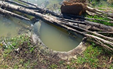 Bllokimi i gypave të kanalizimit në Bujan të Lipjanit nga viti i kaluar, nxit reagimin e banorëve