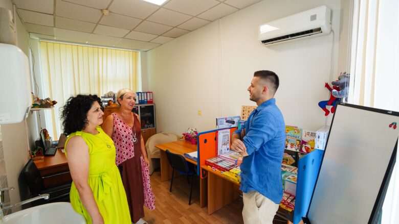 Korporata Rugove dhuron donacion për Repartin e Psikiatrisë së Fëmijëve dhe Adoleshentëve në QKUK