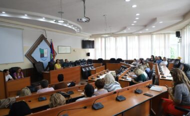 Mbahet dëgjimi publik me gratë në Mitrovicë, diskutohet për buxhetin e vitit 2025