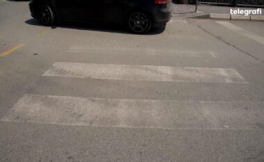 Fshirja e vijave të bardha nëpër rrugët e Prizrenit problem për qytetarët – rishenjëzimi i vendkalimeve i domosdoshëm