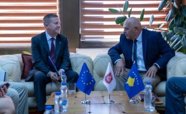 Ambasadori Szunyog viziton disa kompani në Gjakovë: Përkushtim i BE-së për përmirësimin e mirëqenies ekonomike