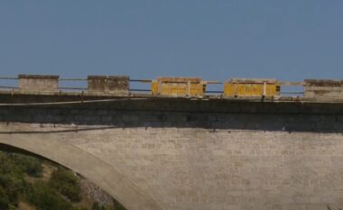 Vendosen një pjesë e anësoreve në Urën e Fshajtë