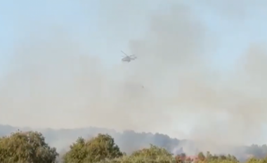 Zjarret djegin pyje e kullota në Shëngjin ndërhyn helikopteri për shuarje