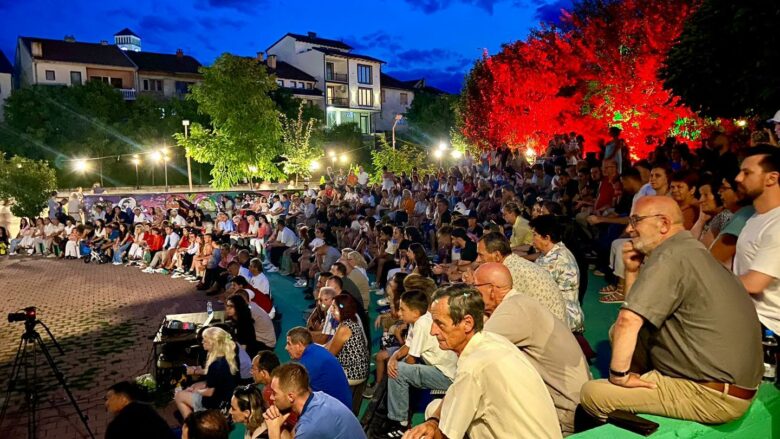 Gjakova mirëpret hapjen e festivalit “Ditët e Shqiptarit”, muzikë, filma e aktivitete tjera kulturore