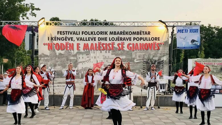 “N’odën e Malsisë së Gjakovës”, mbahet festivali që ruan traditat dhe kulturën e trevave të ndryshme