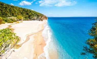 Këto janë 10 plazhet më të bukura shqiptare sipas revistës “Condé Nast Traveler”