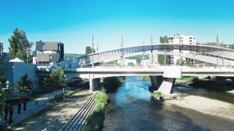 KFOR publikon video gjatë patrullimit në urën e Ibrit në Mitrovicë