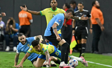 Uruguai eliminon Brazilin pas penalltive dhe shkon në gjysmëfinale