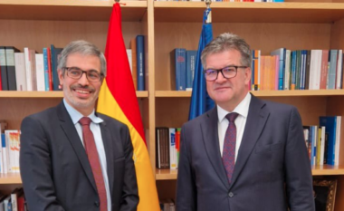 Lajçak diskuton për dialogun Kosovë-Serbi me sekretarin spanjoll për BE-në