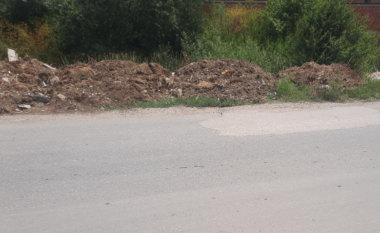 Mbeturina në rrugë, ankohen banorët e fshatit Graboc i Poshtëm të Fushë Kosovës