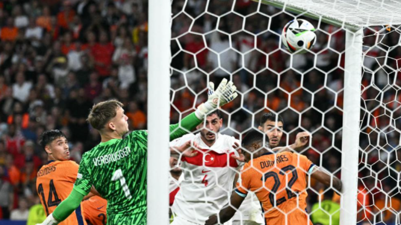 Mbyllet pjesa e parë, Holandë 0-1 Turqi