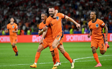 Holanda kthen rezultatin, De Vrij dhe Gakpo shënojnë brenda gjashtë minutash