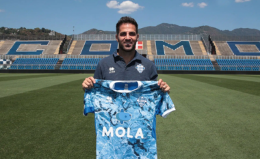 Fabregas mori licencat e nevojshme, tashmë bëhet zyrtarisht trajneri i klubit në të cilin ka edhe aksione si pronar