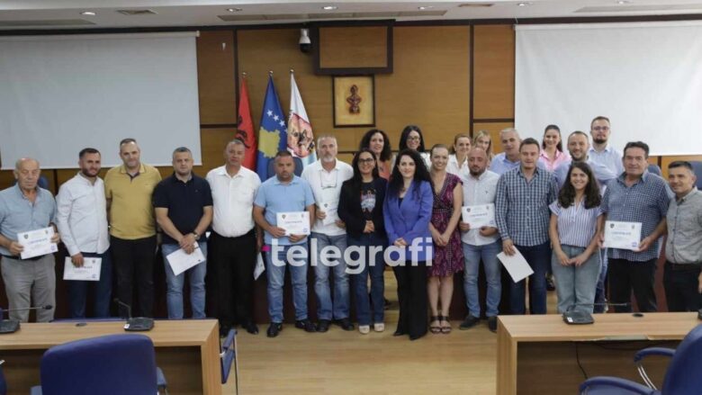 Çertifikohen 13 kryetarët e zgjedhur të Këshillit Lokal në Prishtinë