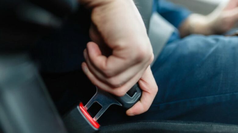 Ku është vendi më i sigurt për t'u ulur në veturë në rast aksidenti?