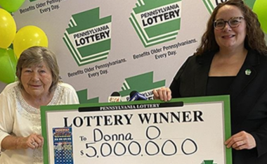 Gruaja nga Pensilvania fitoi 5 milionë dollarë nga bileta e lotarisë