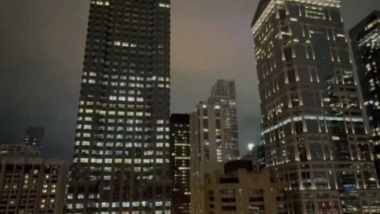 Një stuhi e fortë goditi SHBA-në, sirenat bien në qytet – “Chicago si Gotham City”