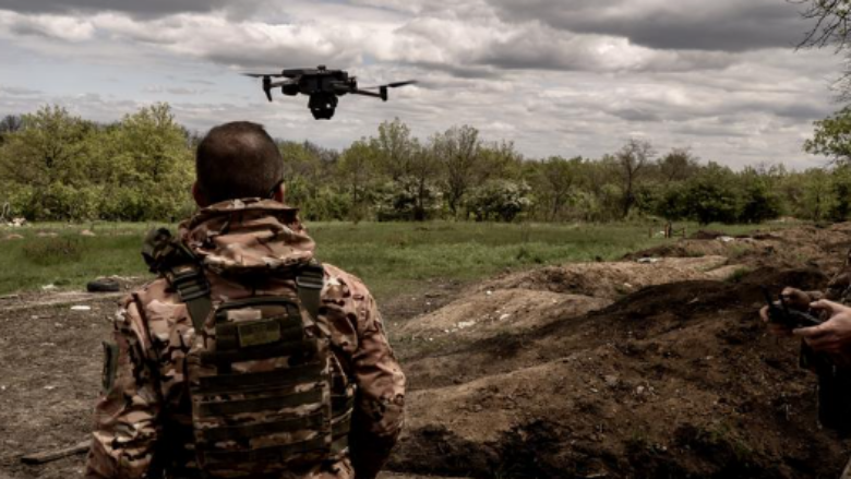 Ukraina rrit prodhimin e dronëve dhe armëve të tjera përballë sulmeve ruse në rritje
