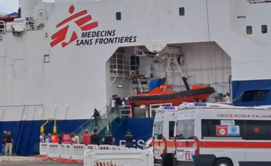 Rreth 99 emigrantë të shpëtuar në brigjet e Libisë mbërrijnë në Salerno të Italisë