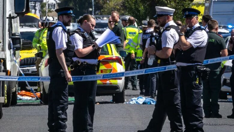 Të paktën një i vdekur, shtatë të plagosur – një dëshmitar rrëfen ‘skenat horror’ – detaje të tjera të sulmit me thikë në Angli