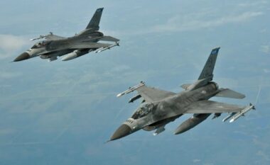 Ukraina do të marrë gjatë verës gjashtë aeroplanët e parë luftarakë F-16, njëzet të tjerë deri në fund të vitit