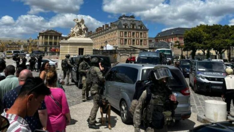 Përfundon aksioni i policisë në pallatin e Versajës: Rikthehet në normalitet gjendja pas alarmit për sulm terrorist