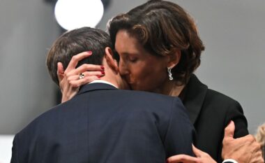 ‘Puthja’ mes Macron dhe ministres franceze të Sportit bëhet virale – nuk mungojnë as komentet