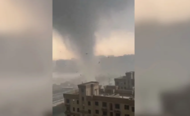 Pamje dramatike: Tornado lë pesë të vdekur dhe dhjetëra të plagosur në Kinën lindore