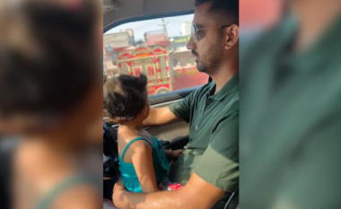 Burri vozit veturën me vajzën e tij në prehër, videoja ngjall reagime në rrjete sociale