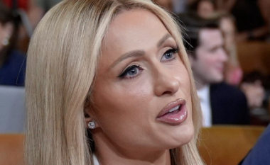 Paris Hilton habit fansat me ndryshimin e zërit të saj gjatë seancës dëgjimore në Kongres