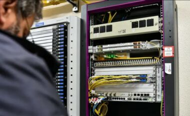 Sulm kundër një pjese të rrjetit të fibrave optike në Francë – mediat sjellin detajet