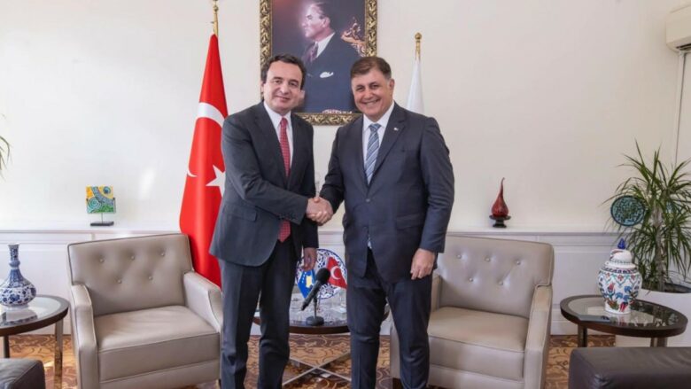 Kryeministri Kurti takoi kryetarin e Bashkisë Metropolitane të Izmirit