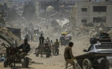 “Është ndryshe nga zhvendosjet e mëparshme”: Banorët e Gazës kërkojnë strehim ndërsa eksodi i Khan Younis vazhdon