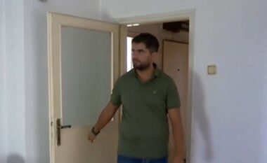Artan Xhaka kthehet në banesën e tij në veri të Mitrovicës 24 vjet pas largimit