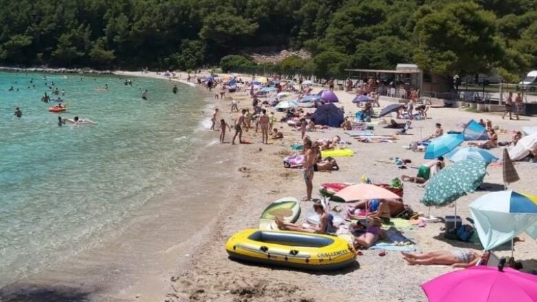 Lënia e një peshqiri në plazh në Kroaci mund t’ju kushtojë shumë – ja cilat janë gjobat për një veprim të tillë
