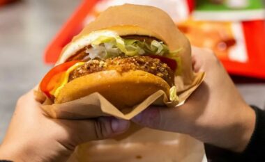 McDonald’s do të ‘rimendojë’ çmimet pas rënies së shitjeve