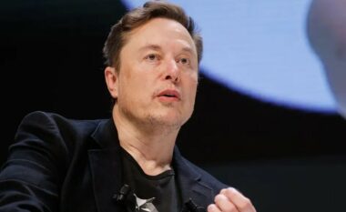 Elon Musk shpjegon pse ngjarja Robotaxi e Tesla është shtyrë