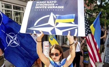 NATO: Rruga e Ukrainës drejt anëtarësimit, 'e pakthyeshme'