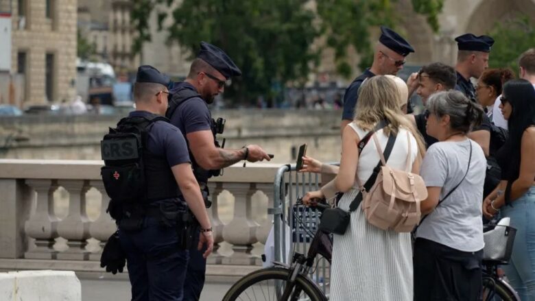Me afrimin e Olimpiadës, Parisi nxjerr 75,000 trupa në rrugë – dislokimi më i madh në kohë paqeje i forcave të sigurisë në historinë franceze