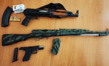 Aksioni i Policisë dhe Prokurorisë, ndalohen dy persona në Lipjan dhe gjenden armë të gjata e municion