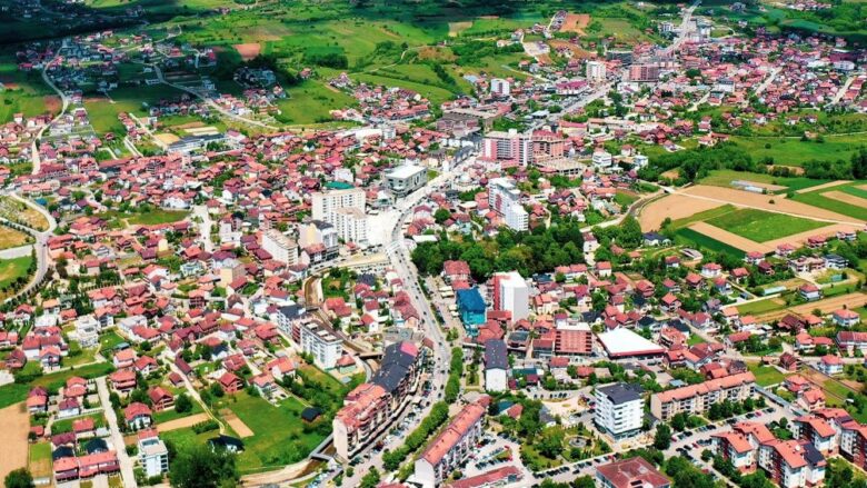 Rritja e numrit të aksidenteve në trafik në Suharekë veçohet si shqetësim në takimin e koordinimit lokal për siguri