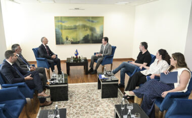 Kryeministri Kurti takoi përfaqësuesit e Komitetit Olimpik të Kosovës