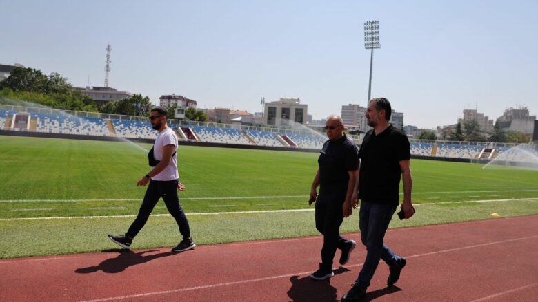 Ademi dhe Çeku vizituan stadiumin “Fadil Vokrri” pas rinovimit të fushës