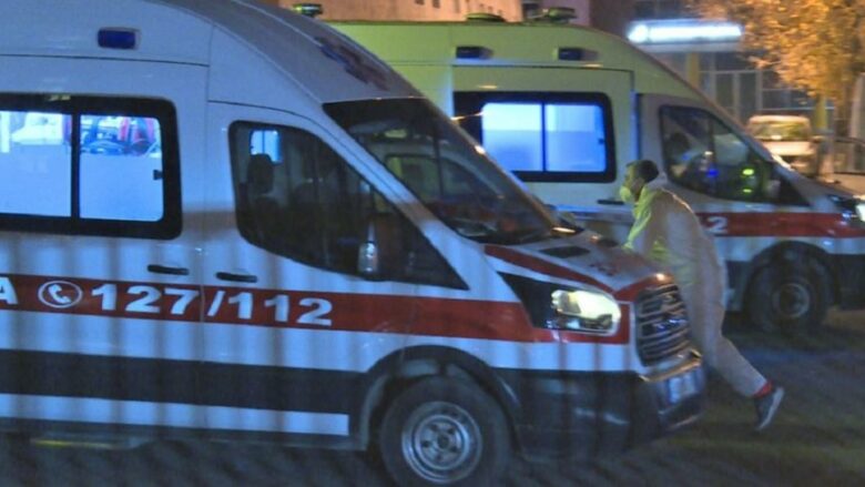 Bulqizë, 43 qytetarë me shenja helmimi shtrohen në spital – dyshime për ujin e pijshëm