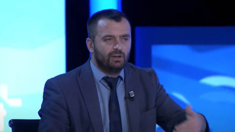 Deputeti i LVV-së: Faton Hajrizi është kriminel, Kosova i ka lajmëruar fqinjët për ikjen e tij
