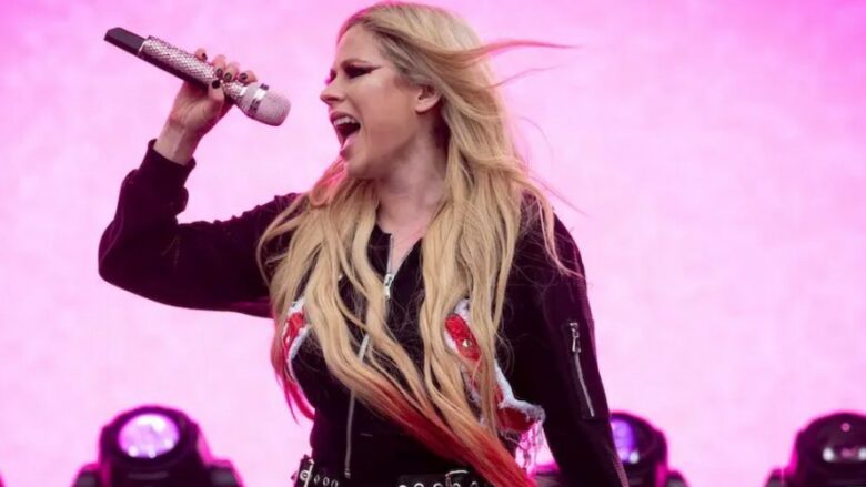 Avril Lavigne pret 22 vjet për të performuar në Glastonbury