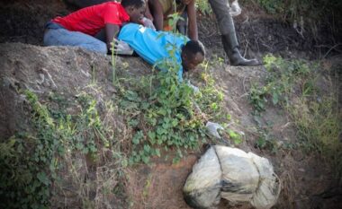 “Kam vrarë 42 gra” – arrestohet ‘vrasësi serik’ pas gjetjes së trupave në një deponi mbeturinash në Kenia