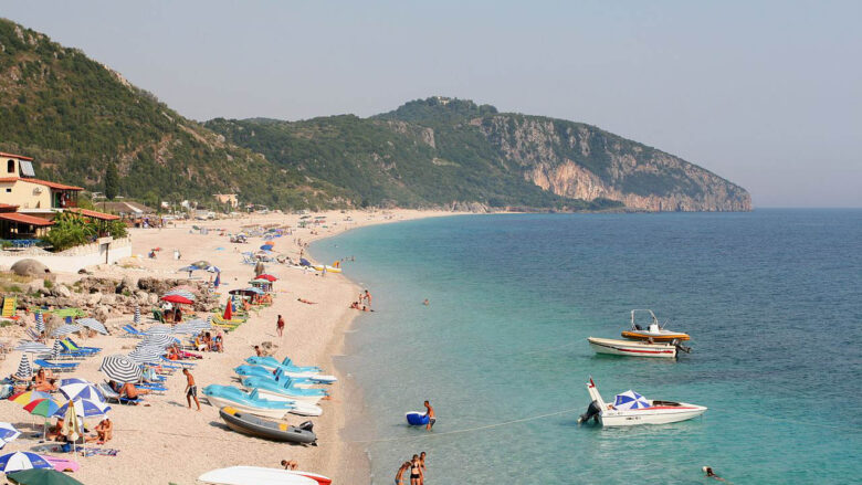 “Një mirëmbajtëse tek unë paguhet 1300 euro”, sipërmarrësit në Shqipëri flasin për ngritjen e çmimeve në bregdet