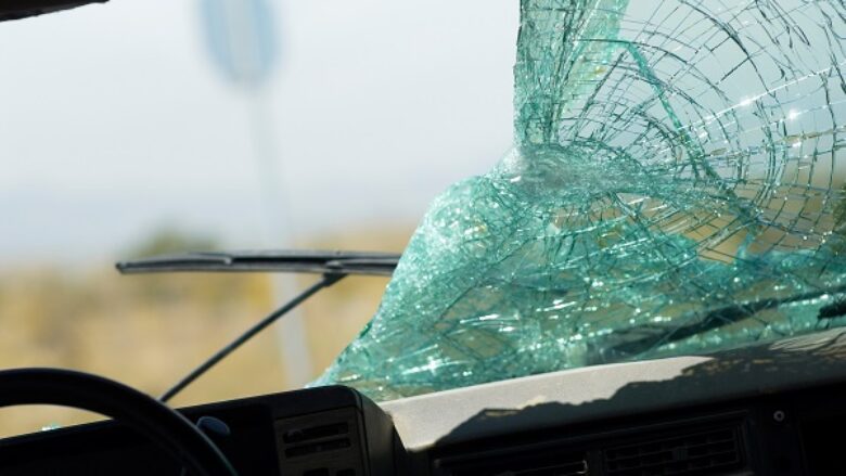 Një i vdekur e katër të lënduar në një aksident në autostradën Arbën Xhaferi