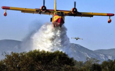 Greqia dërgon dy avionë për shuarjen e zjarreve në Shqipëri, ndihmë edhe nga Italia dhe Kroacia